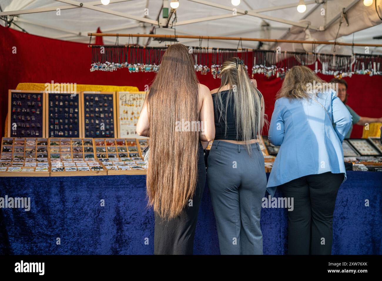 Marché de rue pendant la fête d'août 2024. Le festival d'août est un événement annuel à Norrköping, en Suède Banque D'Images