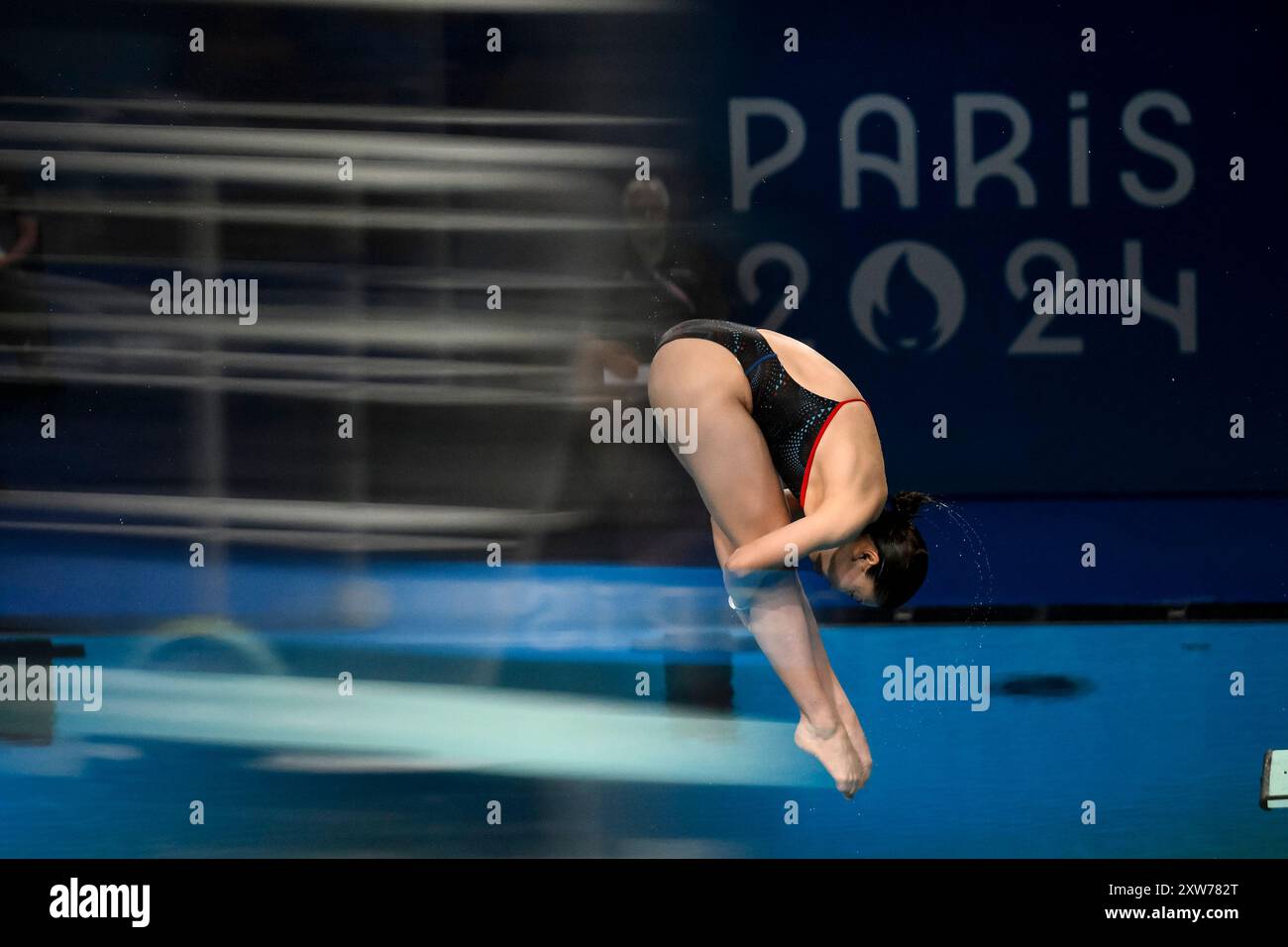 Haruka Enomoto, japonaise, participe au plongeon 3m Springboard Women préliminaire aux Jeux Olympiques de Paris 2024 au Centre aquatique de Paris (France), le 07 août 2024. Banque D'Images