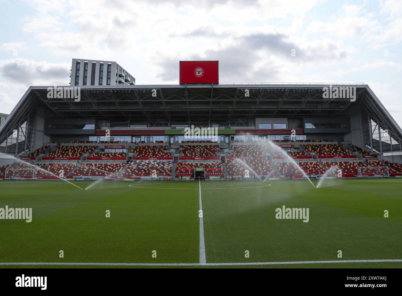 Londres, Royaume-Uni. 18 août 2024. Une vue générale de la communauté Gtech avant le match de premier League Brentford vs Crystal Palace au Gtech Community Stadium, Londres, Royaume-Uni, le 18 août 2024 (photo par Gareth Evans/News images) à Londres, Royaume-Uni le 18/08/2024. (Photo de Gareth Evans/News images/SIPA USA) crédit : SIPA USA/Alamy Live News Banque D'Images