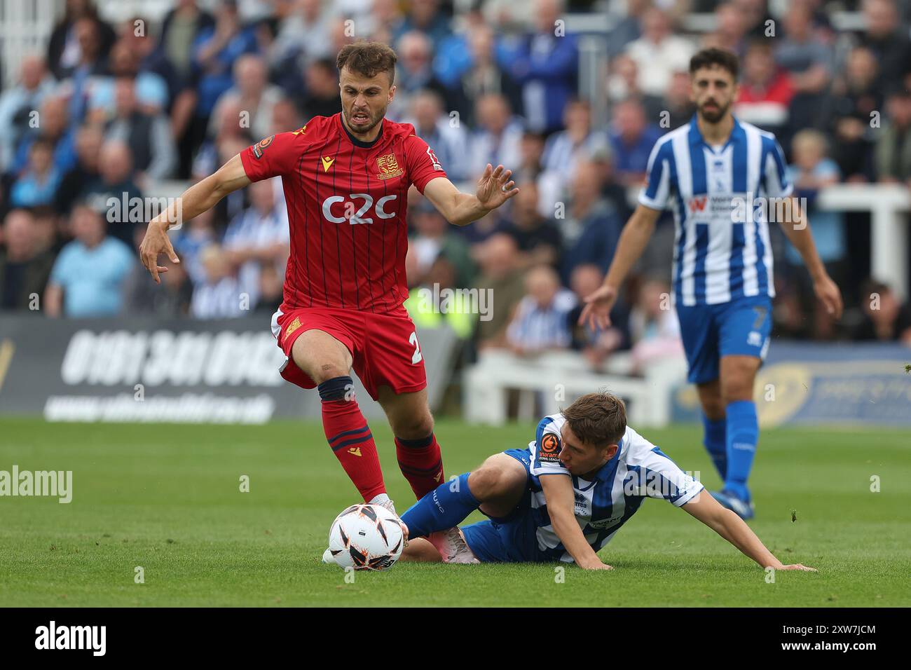 James Morton de Southend United en action avec Joe Grey de Hartlepool United lors du match de Vanarama National League entre Hartlepool United et Southend United à Victoria Park, Hartlepool, samedi 17 août 2024. (Photo : Mark Fletcher | mi News) Banque D'Images