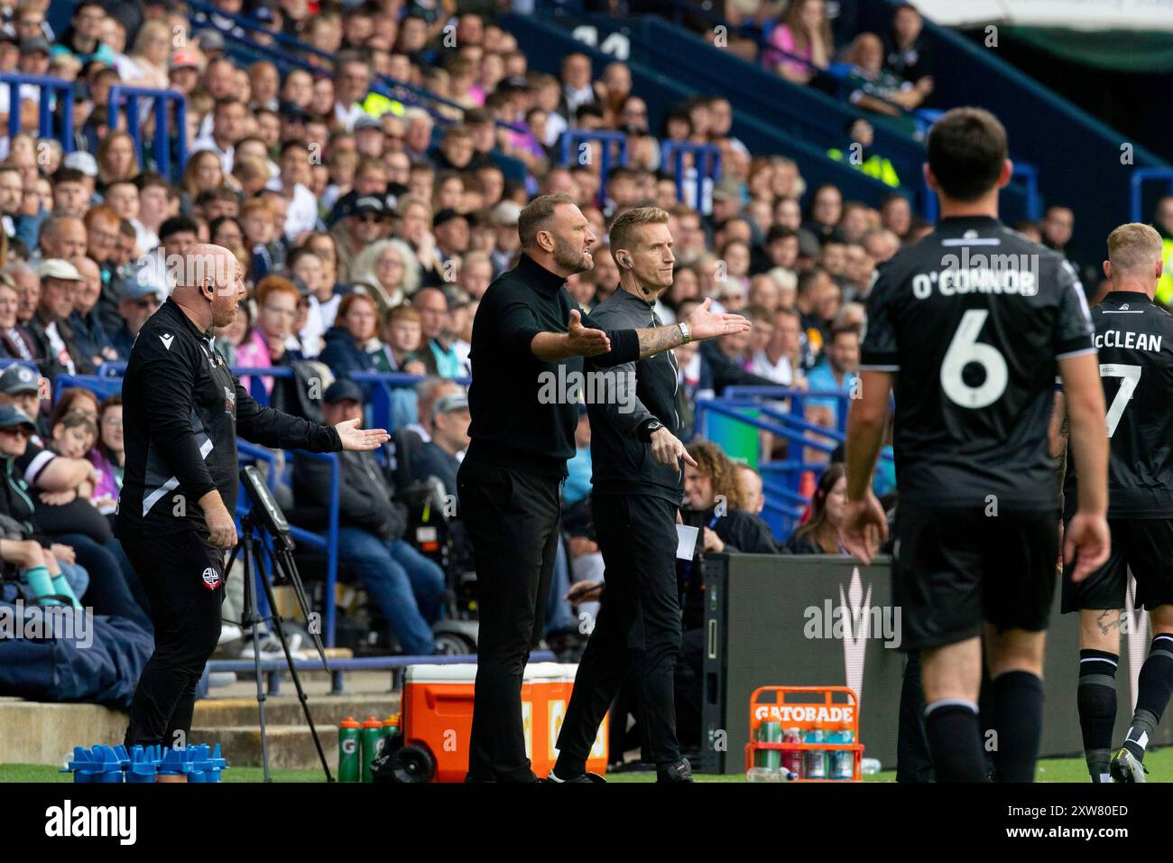 Ian Evatt, manager de Bolton Wanderers F.C.Manager, gesticulera lors du match de Sky Bet League 1 entre Bolton Wanderers et Wrexham au Toughsheet Stadium de Bolton le dimanche 18 août 2024. (Photo : Mike Morese | mi News) crédit : MI News & Sport /Alamy Live News Banque D'Images