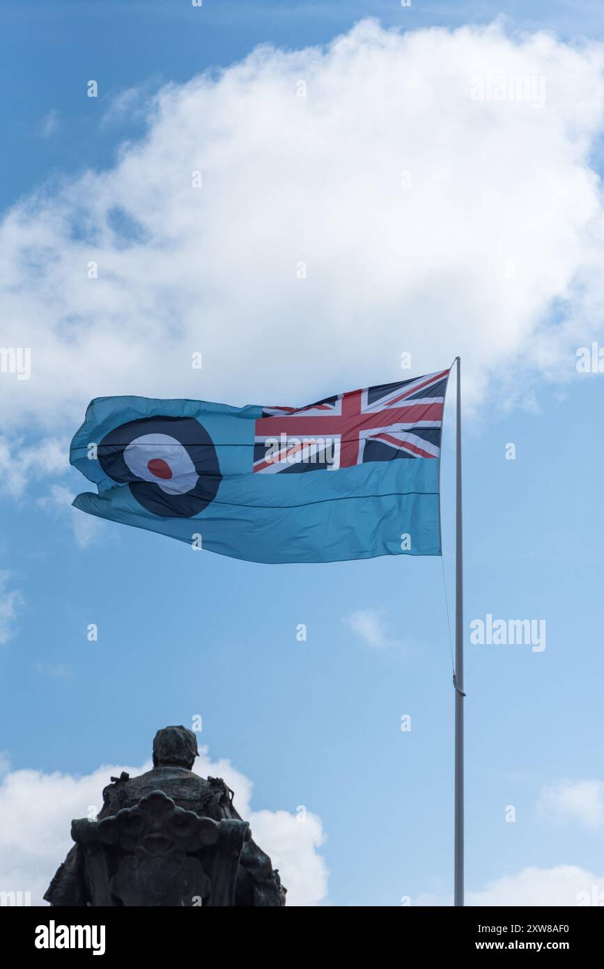 Drapeau de la RAF/enseigne volant à l'Eastbourne, Airbourne Airshow 2024 Banque D'Images