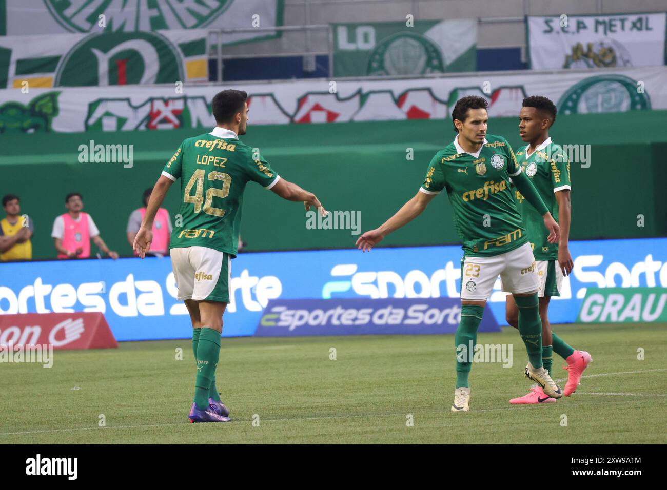 Sao Paulo, Sao Paulo, Brésil. 18 août 2024. Sao Paulo (SP), 08/18/2024 - BRÉSIL/PALMEIRAS X SAO PAULO - le joueur Lopez marque et célèbre son but dans un match entre Palmeiras et Sao Paulo, valable pour la 23ème manche du Championnat brésilien, dans l'après-midi de ce dimanche 18 août 2024, à Allianz Parque, à Sao Paulo-SP. (Crédit image : © Leco Viana/TheNEWS2 via ZUMA Press Wire) USAGE ÉDITORIAL SEULEMENT! Non destiné à UN USAGE commercial ! Banque D'Images