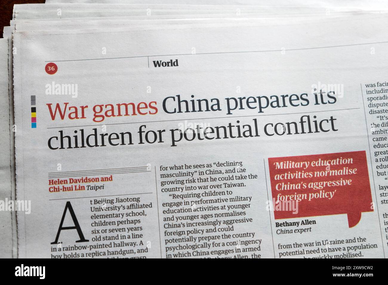 « Jeux de guerre la Chine prépare ses enfants à un conflit potentiel » article titre du journal Guardian 10 août 2024 Londres Royaume-Uni Banque D'Images