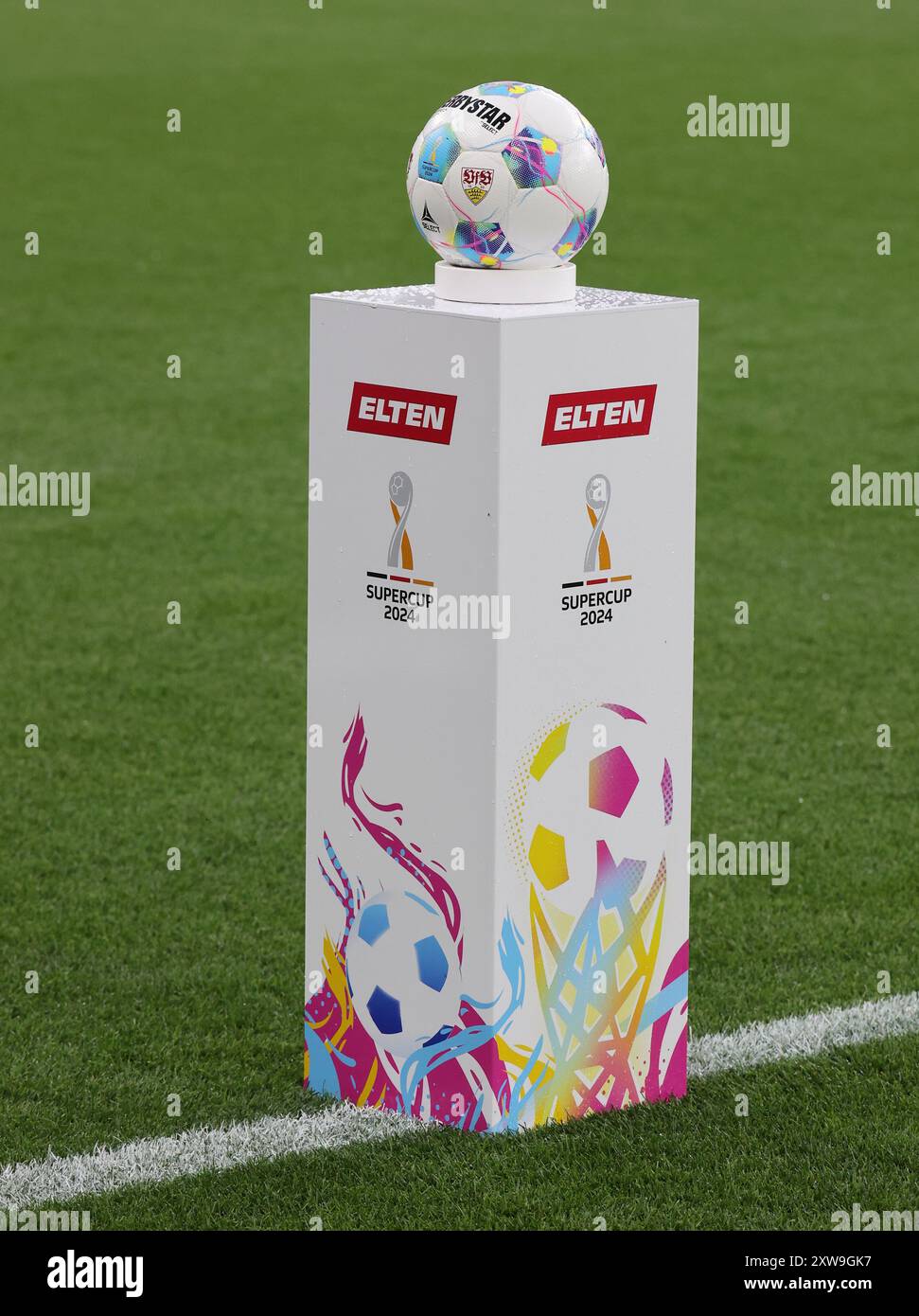 Derbystar match ball de la Supercup 2024, Leverkusen, Allemagne. 17 août 2024. Supercup, Bayer 04 Leverkusen - VfB Stuttgart. Crédit : Juergen Schwarz/Alamy Live News Banque D'Images