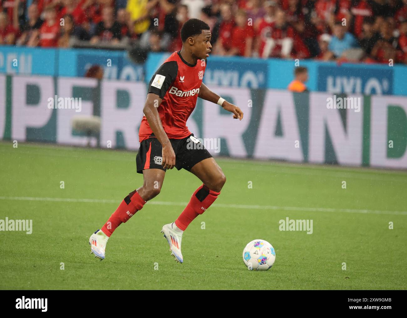 Jeanuel Belocian (Bayer), Leverkusen, Allemagne. , . Supercup, Bayer 04 Leverkusen - VfB Stuttgart. Crédit : Juergen Schwarz/Alamy Live News Banque D'Images