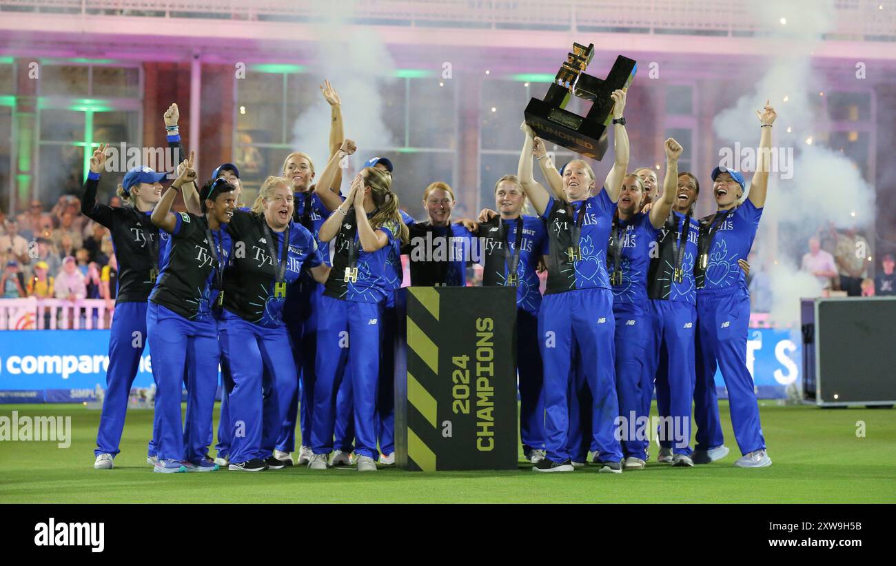 Londres, Royaume-Uni. 18 août 2024. Londres, Angleterre, 18 août 2024 : les joueurs de London Spirit célèbrent la victoire après le cent match final entre Welsh Fire Women et London Spirit Women au Lord's Cricket Ground à Londres, en Angleterre. (Jay Patel/SPP) crédit : photo de presse sportive SPP. /Alamy Live News Banque D'Images