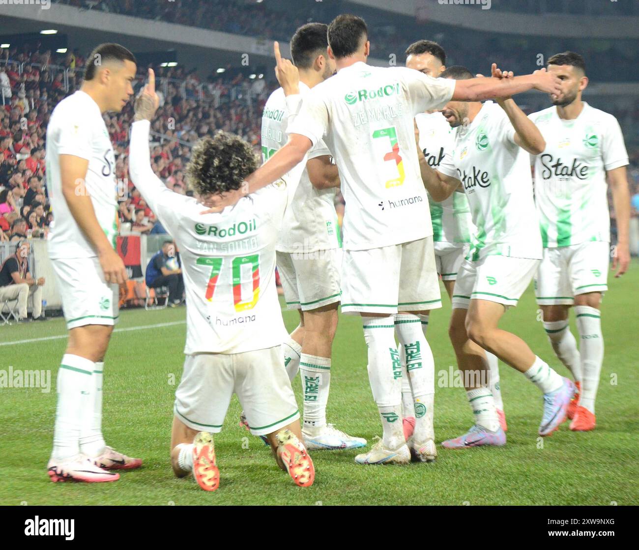 DATE RECORD NON INDIQUÉE match entre athletico x Youth Curitiba pr, 08/18/2024 - athletico x juventude/brasileirao/2024 les joueurs célèbrent le but de yan souto de juventude lors du match entre athletico x juventude, à ligga Arena, pour la 23ème manche du championnat brésilien, ce dimanche 18. Foto : Irisbel Correia/Ato Press/IMAGO GERAL match entre athletico x Youth Curitiba Brasil Copyright : xIrisbelxCorreiax Banque D'Images