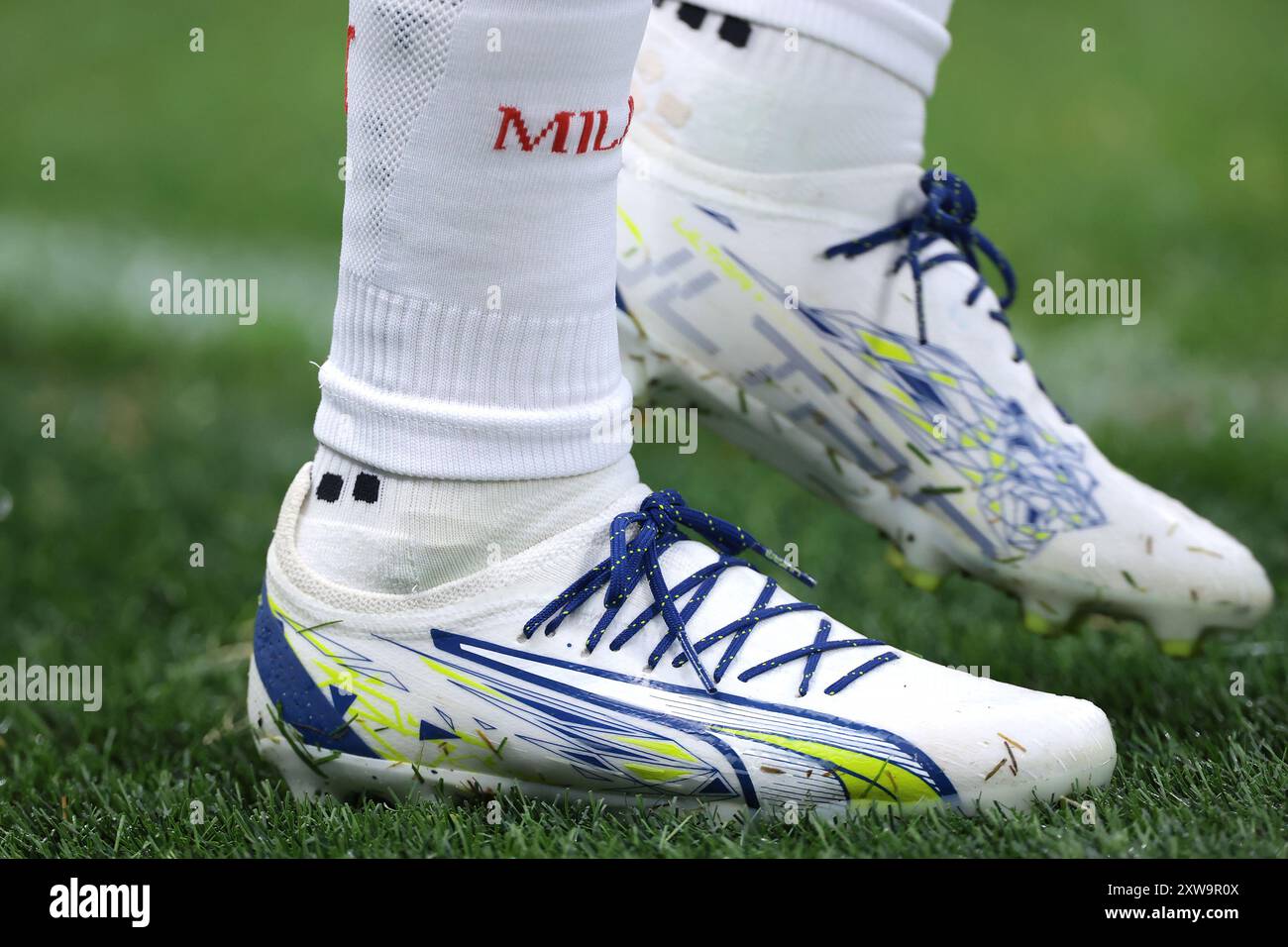 Milan, Italie. 17 août 2024. Christian Pulisic des chaussures de football personnalisées Puma ultra de l'AC Milan lors de l'échauffement précédant le match de Serie A à Giuseppe Meazza, Milan. Le crédit photo devrait se lire : Jonathan Moscrop/Sportimage crédit : Sportimage Ltd/Alamy Live News Banque D'Images