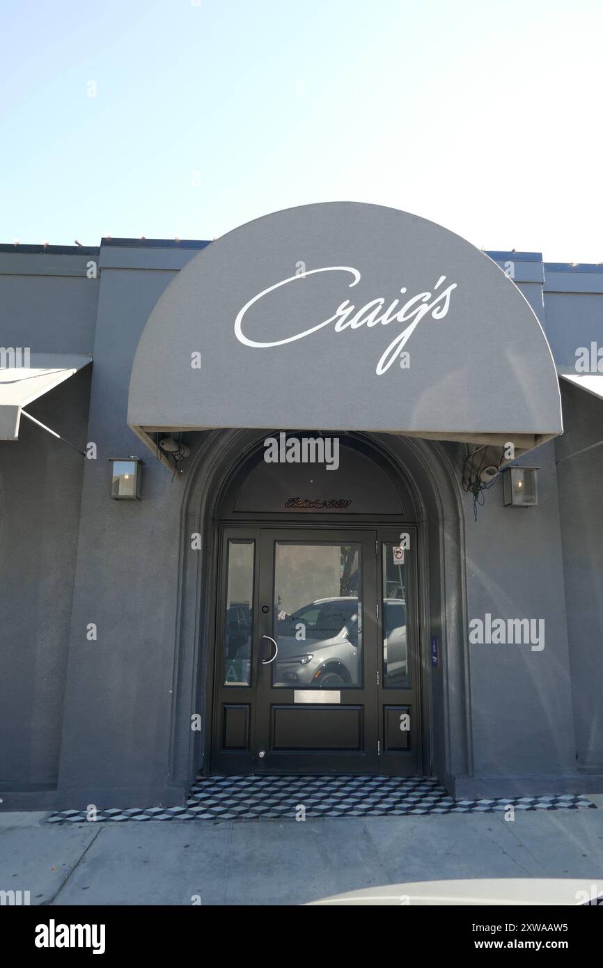 West Hollywood, Californie, USA 18 août 2024 Craig's Restaurant au 8826 Melrose Avenue le 18 août 2024 à West Hollywood, Californie, USA. Les clients incluent : cher, Kit Harrington, Brad Pitt, Lady Gaga, Jennifer Lopez, Harry Styles, Emma Stone, Leonardo DiCaprio, Ryan Phillippe, Rod Stewart, Cédric the Entertainer, Lea Michelle, Jennifer Lawrence, Charlize Theron, Jennifer Aniston, Christina Aguilera, Tatum O'Neal, Bryan Cranston, Sidney Poitier, Kylie Jenner, Kris Jenner, Ben Affleck, Lisa Kudrow, Diane Lane, Helen Hunt, Kate Beckinsale, Kate Hudson, Jane Fonda, Sofia Vergara, Ellen Degen Banque D'Images