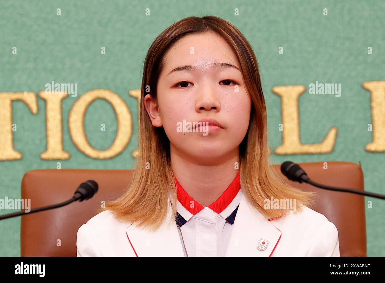 Tokyo, Japon. 19 août 2024. Coco YOSHIZAWA, médaillé d'or olympique de Paris, assiste à une conférence de presse au Japan National Press Club dans le centre de Tokyo. Après avoir remporté la médaille d'or féminine de Skateboard à Paris 2024, Yoshizawa assiste à une conférence de presse à Tokyo. (Crédit image : © Rodrigo Reyes Marin/ZUMA Press Wire) USAGE ÉDITORIAL SEULEMENT! Non destiné à UN USAGE commercial ! Banque D'Images