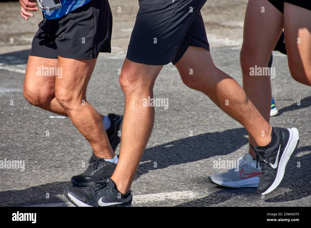 La photographie met en évidence la détermination et l'énergie des participants dans leur parcours. Chaque foulée raconte une histoire d'endurance, sp Banque D'Images