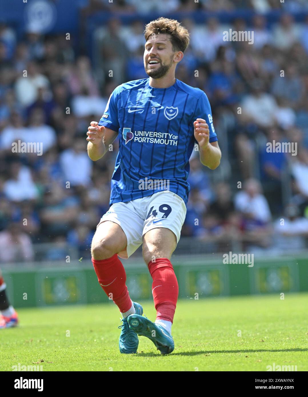 Callum Lang de Portsmouth pendant le match de championnat entre Portsmouth et Luton Town à Fratton Park , Portsmouth , Royaume-Uni - 17 août 2024 photo Simon Dack / images téléphoto. Usage éditorial exclusif. Pas de merchandising. Pour Football images, les restrictions FA et premier League s'appliquent inc. aucune utilisation d'Internet/mobile sans licence FAPL - pour plus de détails, contactez Football Dataco Banque D'Images