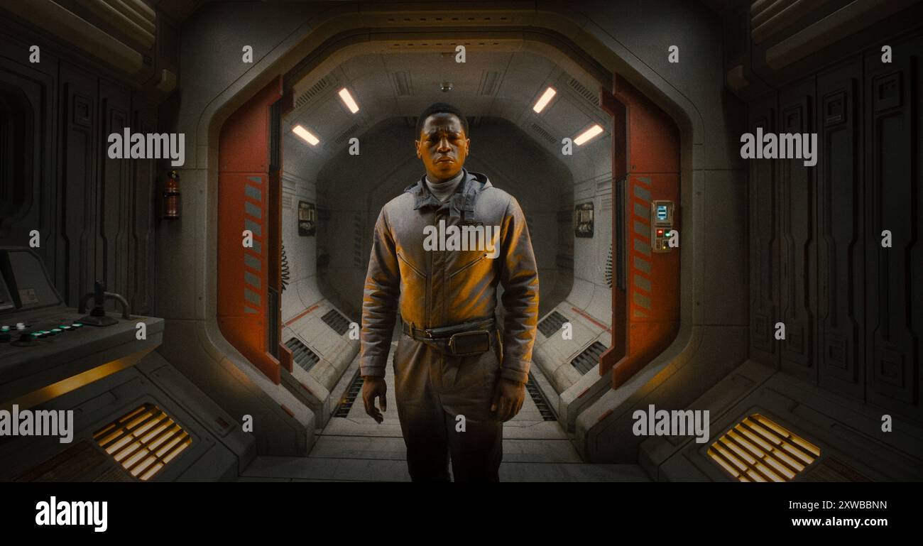 Alien : Romulus (2024) réalisé par Fede Alvarez et mettant en vedette David Jonsson dans le rôle d'Andy. Alors qu'il fouille les extrémités profondes d'une station spatiale abandonnée, un groupe de jeunes colonisateurs de l'espace se retrouvent face à face avec la forme de vie la plus terrifiante de l'univers. Publicité encore ***USAGE ÉDITORIAL SEULEMENT***. Crédit : BFA / 20th Century Studios Banque D'Images