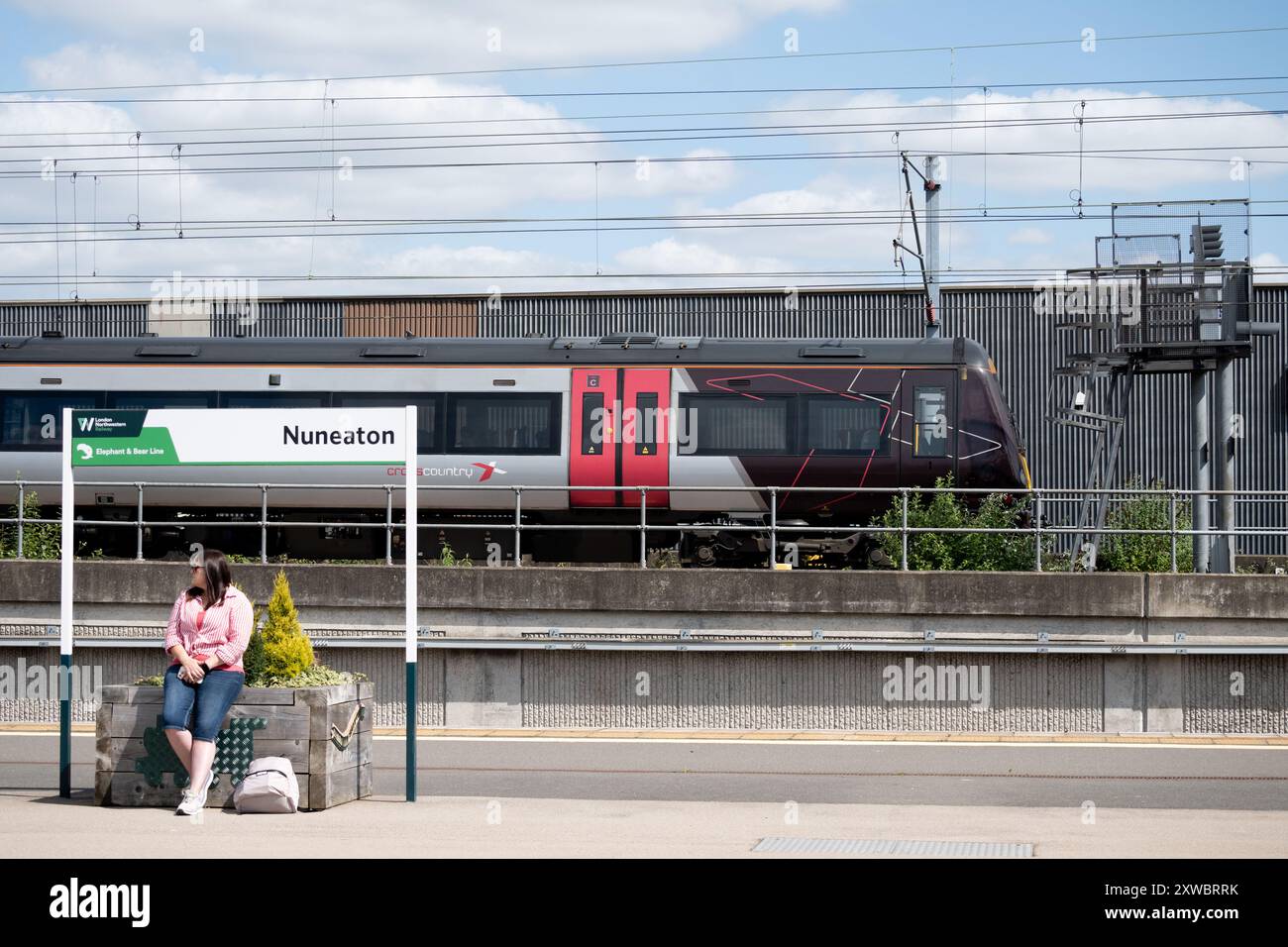 Train diesel CrossCountry classe 170 à la gare Nuneaton, Warwickshire, Royaume-Uni Banque D'Images