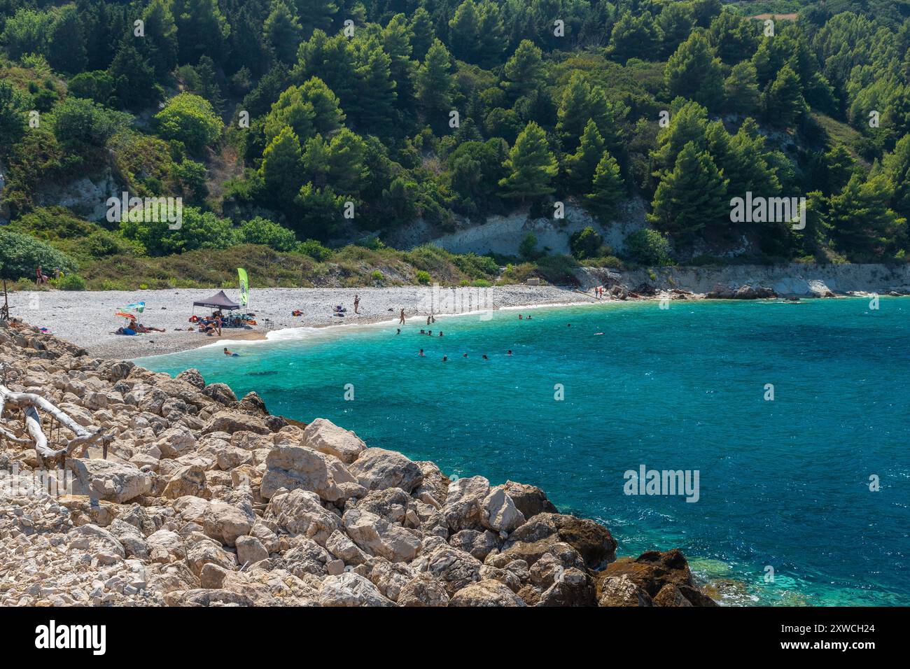 Sazan est une île albanaise inhabitée dans la mer Méditerranée. C'est nous la plus grande des îles d'Albanie et c'était un zo d'exclusion militaire désigné Banque D'Images