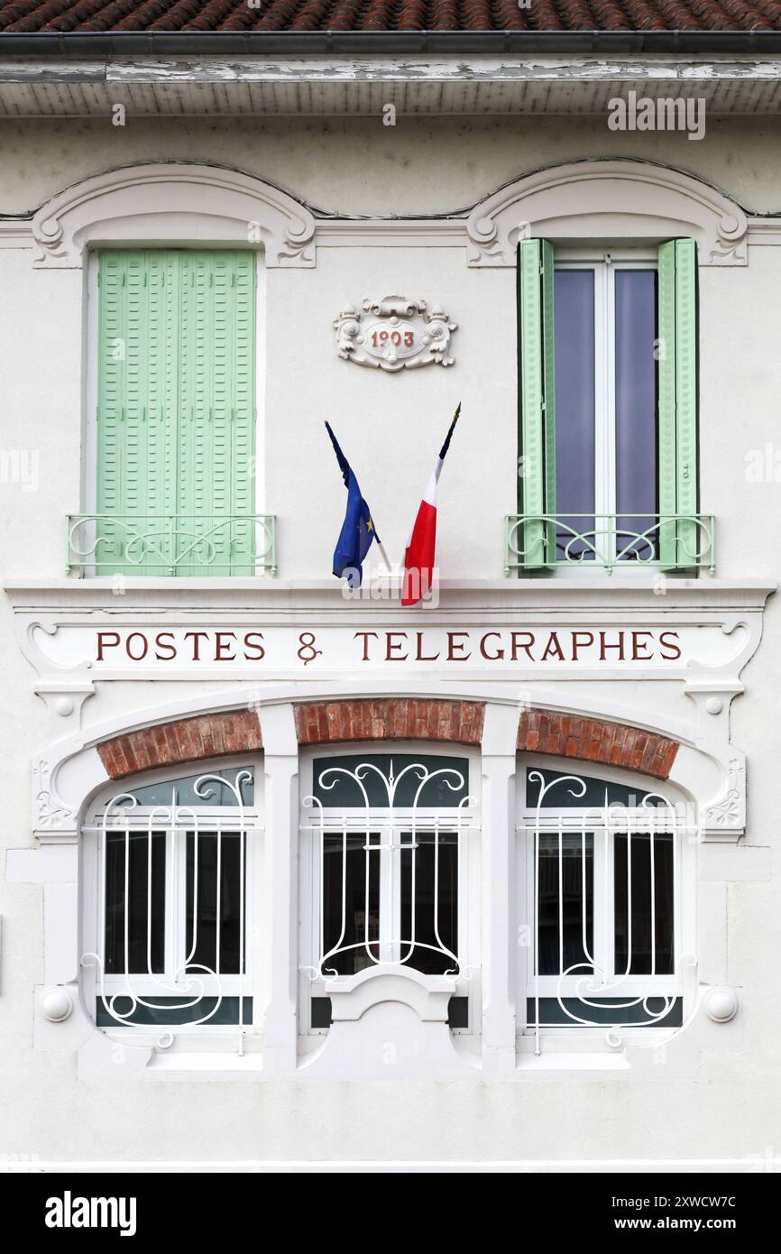 Saint-Paul-de-Varax, France - 26 janvier 2021 : bâtiment français de la poste et du télégraphe à Saint-Paul-de-Varax, France Banque D'Images