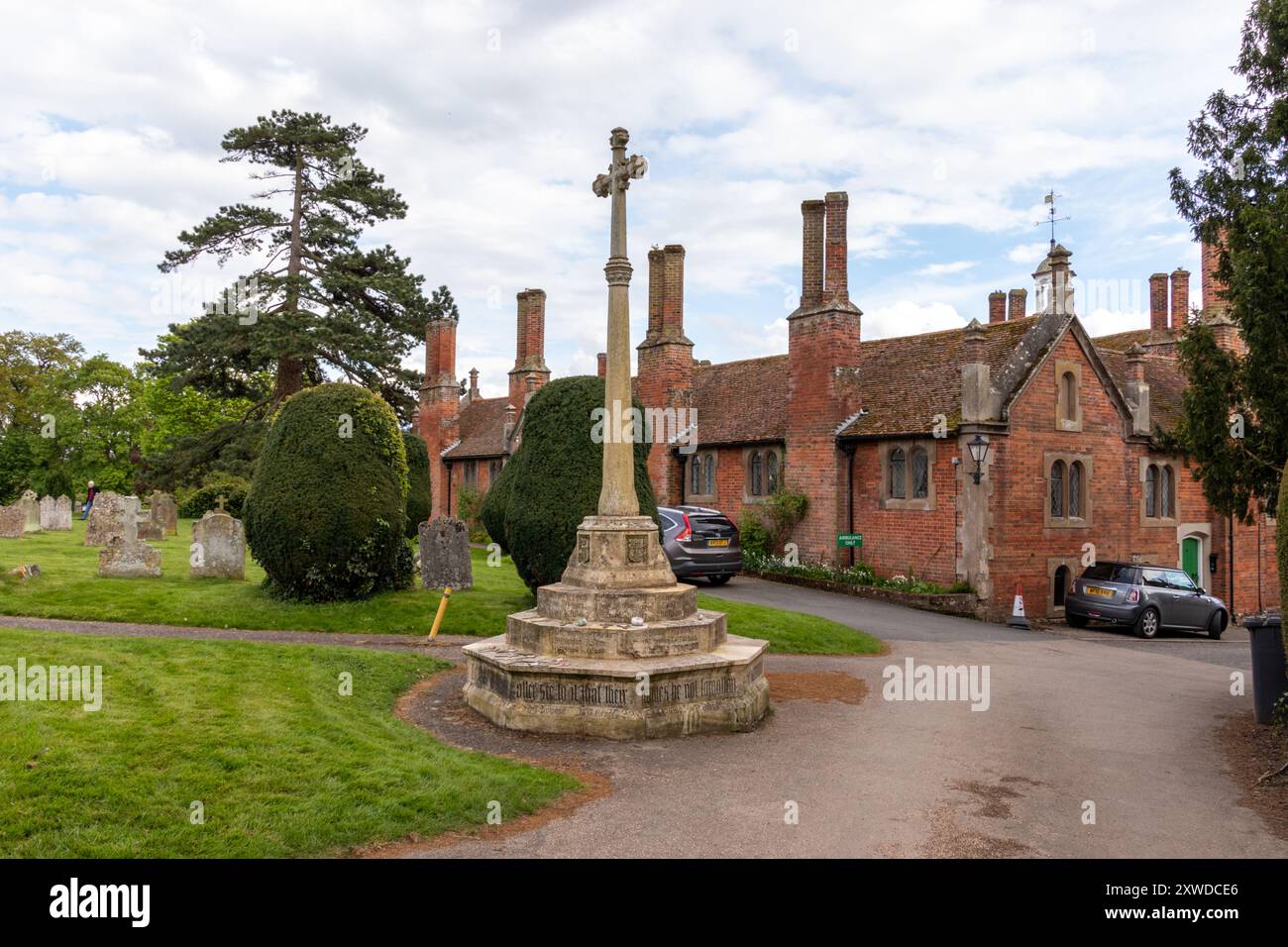La croix du mémorial de guerre, église Holy Trinity, long Melford, Suffolk, Angleterre, ROYAUME-UNI Banque D'Images