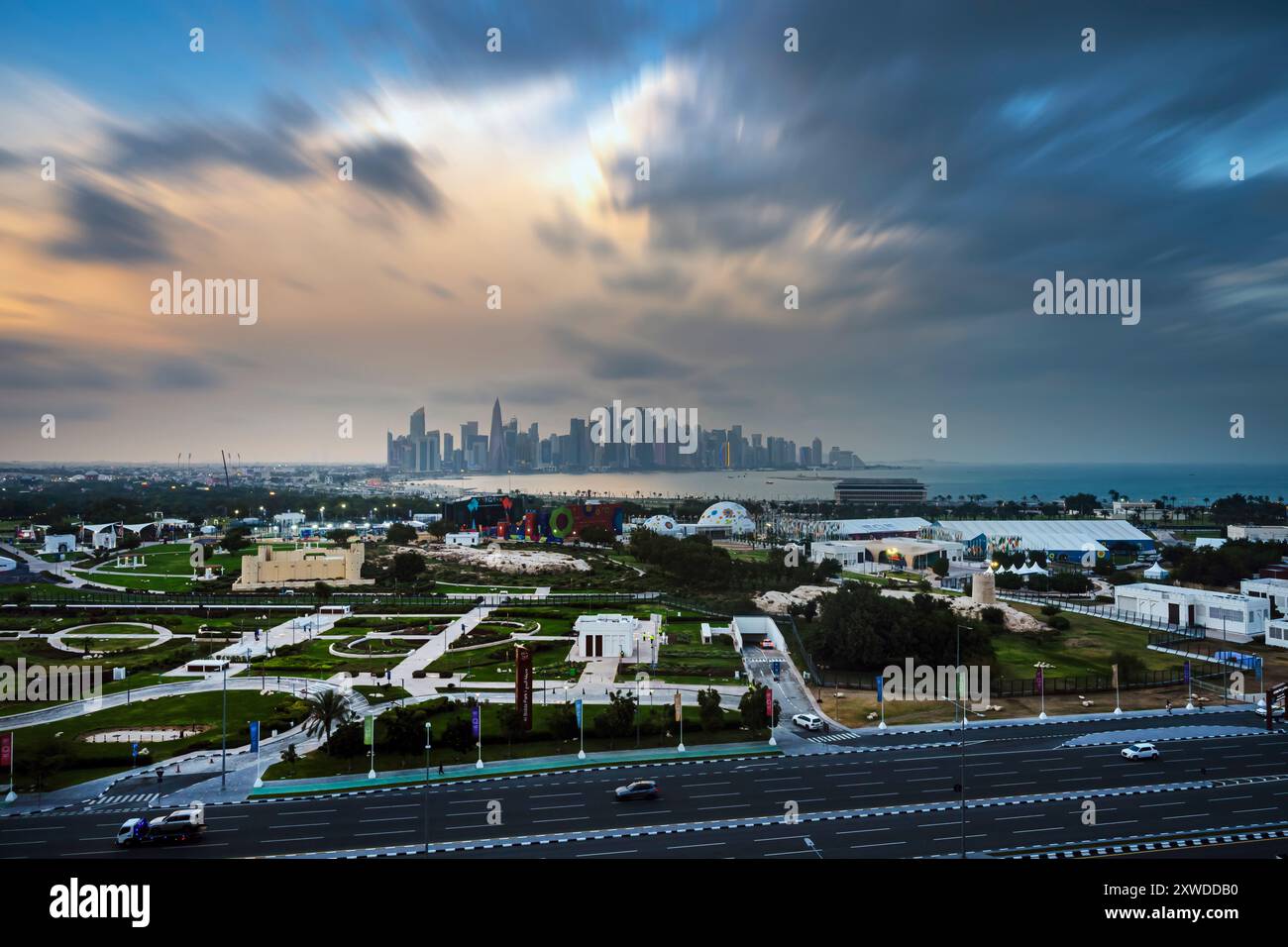 Vue panoramique de Doha, Qatar au lever du soleil Banque D'Images