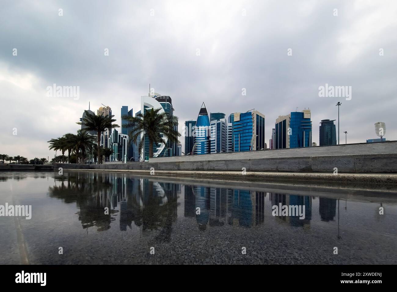 Vue panoramique de Doha, Qatar au lever du soleil Banque D'Images