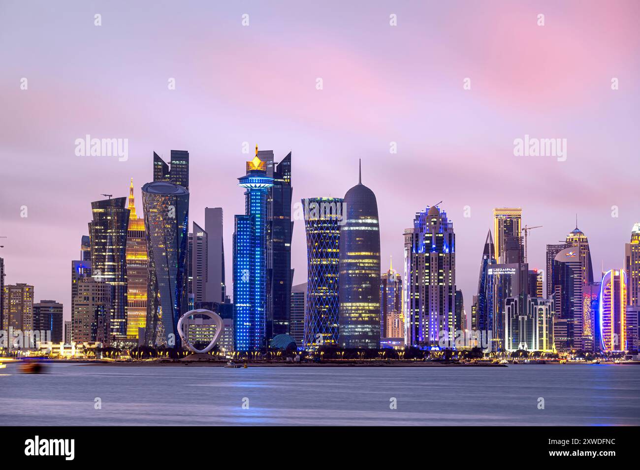 Vue panoramique de Doha, Qatar au lever du soleil Banque D'Images