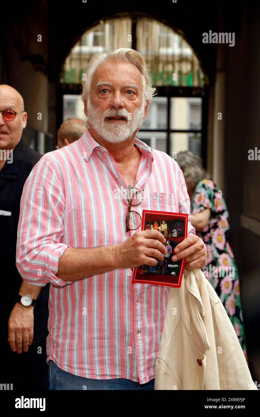 Die Tanzstunde , Premierengäste im Heimathafen Neukölln, Berlin, 18.08.2024 Christoph M. Ohrt BEI der Ankunft zu der Premiere der Wiederaufnahme von Die Tanzstunde von der Komödie Berlin im Heimathafen Neukölln in Berlin am 18.8,2024. Berlin Heimathafen Neukölln *** Die Tanzstunde , première invitée au Heimathafen Neukölln, Berlin, 18 08 2024 Christoph M Ohrt arrivée à la première de la reprise de Die Tanzstunde de Komödie Berlin au Heimathafen Neukölln à Berlin le 18 8 2024 Berlin Heimathafen Neukölln Copyright : xAnitaxBuggex Banque D'Images