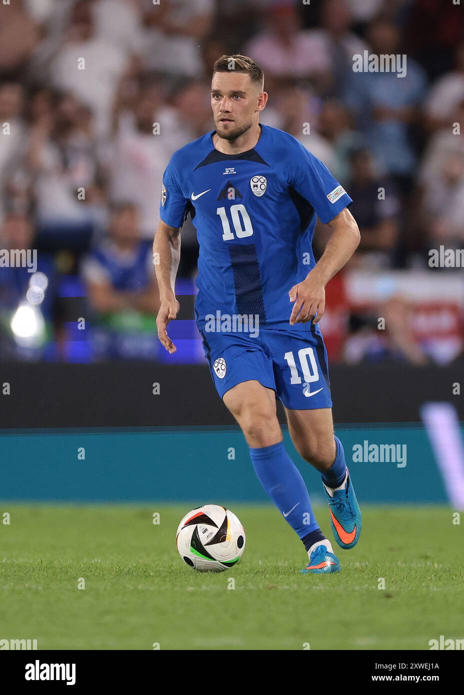 Cologne, Allemagne. 25 juin 2024. TIMI Elsnik de Slovénie lors du match des Championnats d'Europe de l'UEFA au stade de Cologne. Le crédit photo devrait se lire : Jonathan Moscrop/Sportimage crédit : Sportimage Ltd/Alamy Live News Banque D'Images