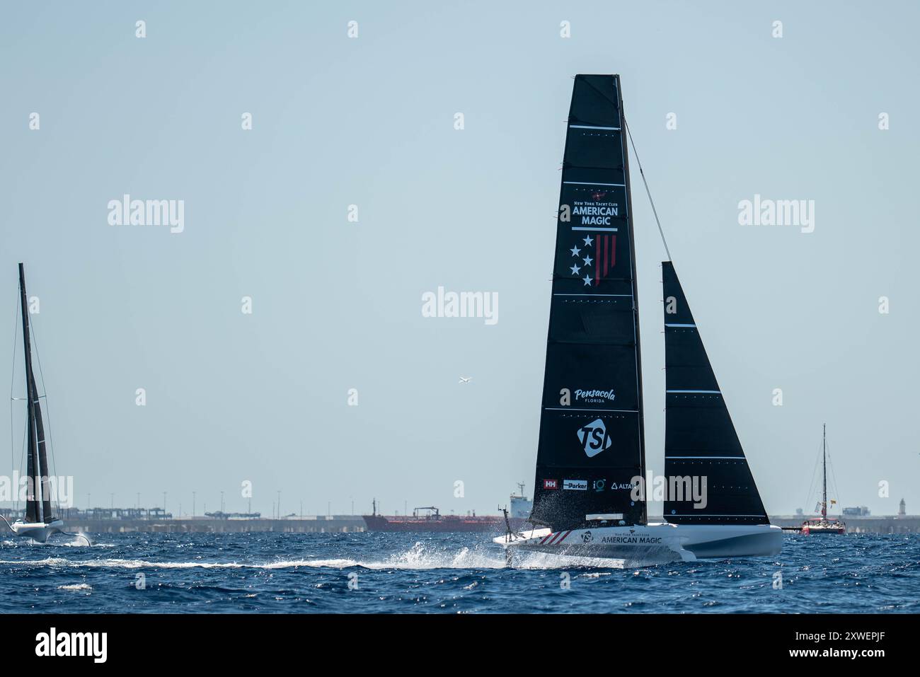 37E ÉQUIPE DE LA COUPE DE L'AMERICA, Copa America· New York Yacht Club American Magic Boat America (classe AC40) (USA) L'équipe américaine navigue à Barcelone. Cat Banque D'Images