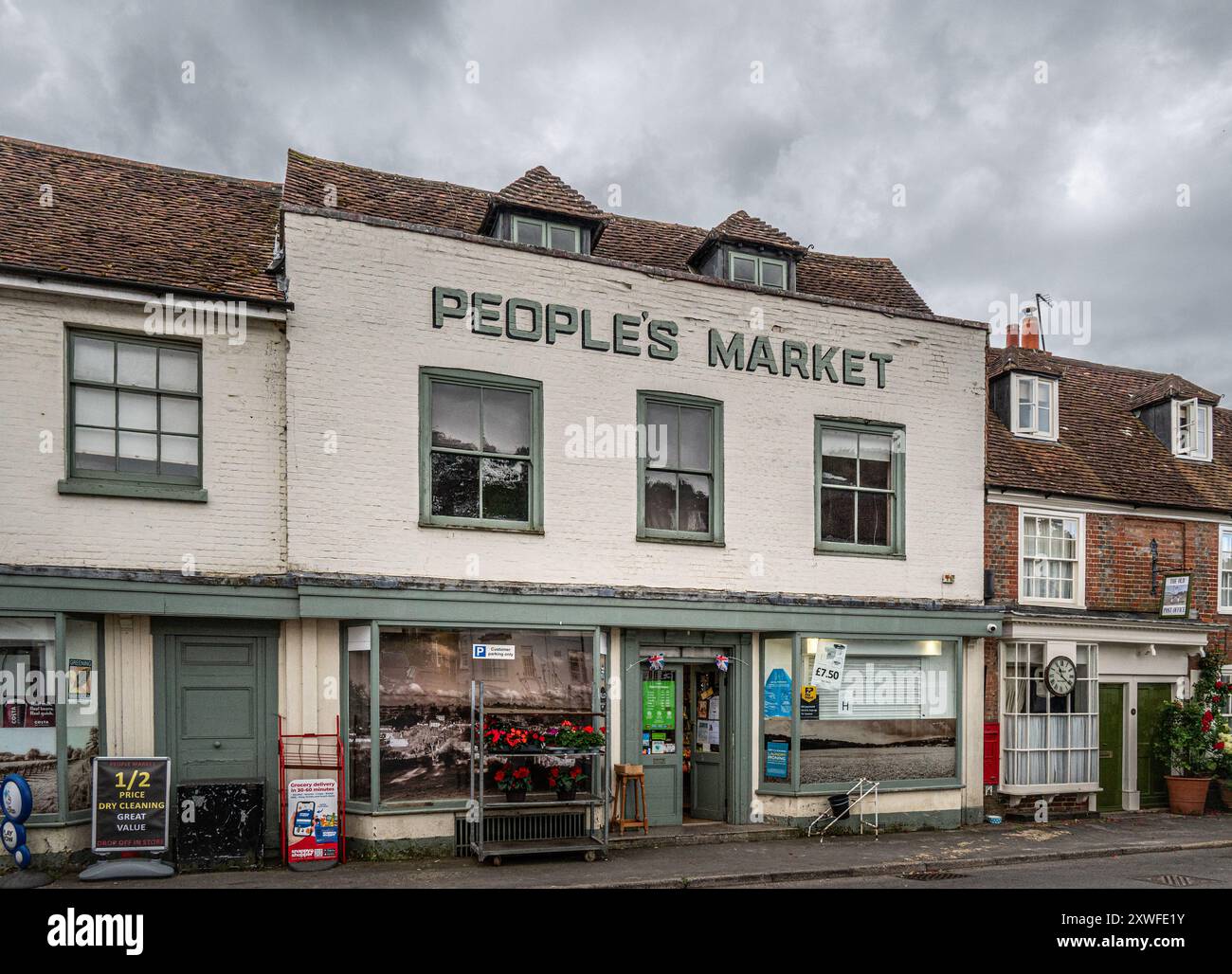 People's Market, un dépanneur de village dans la charmante paroisse de Hambledon, Hampshire Banque D'Images