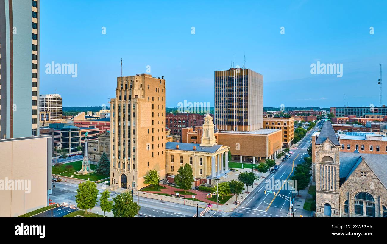 Vue aérienne de South Bend Downtown architecture historique et moderne Banque D'Images