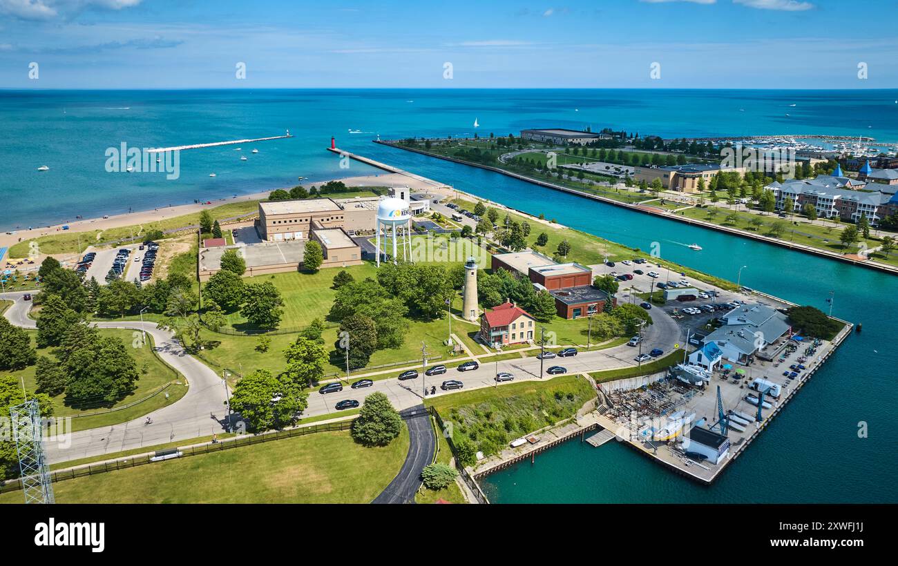 Vue aérienne du château d'eau et phare de Kenosha près du lac Michigan Banque D'Images