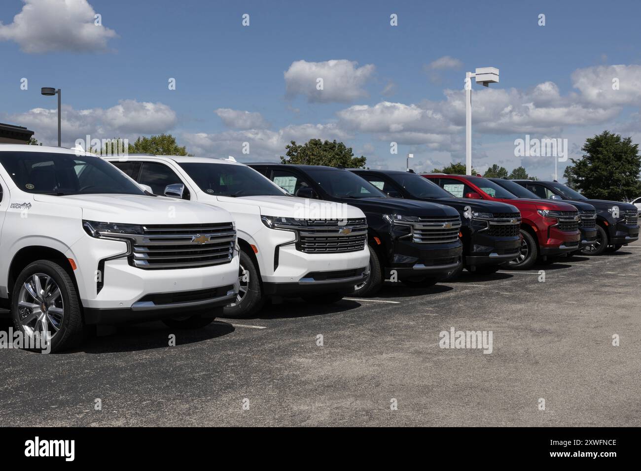 Plainfield - 11 août 2024 : présentation d'un VUS Tahoe de Chevrolet dans un établissement concessionnaire. Chevrolet propose le Tahoe en LS, LT, Z71, RST, premier et High Country Banque D'Images