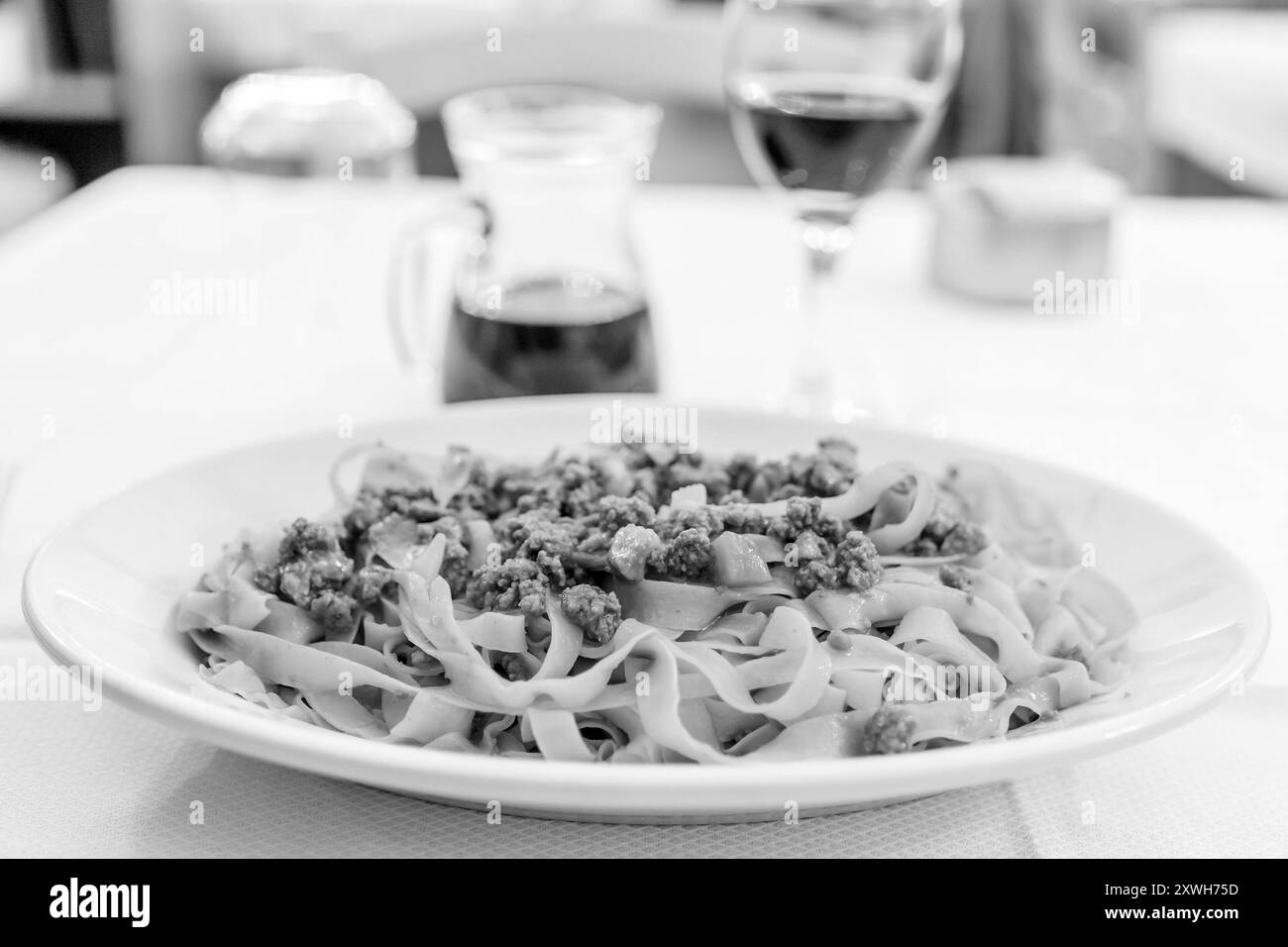 Style traditionnel Spaghetti bolognaise à Bologne Italie en noir et blanc Banque D'Images