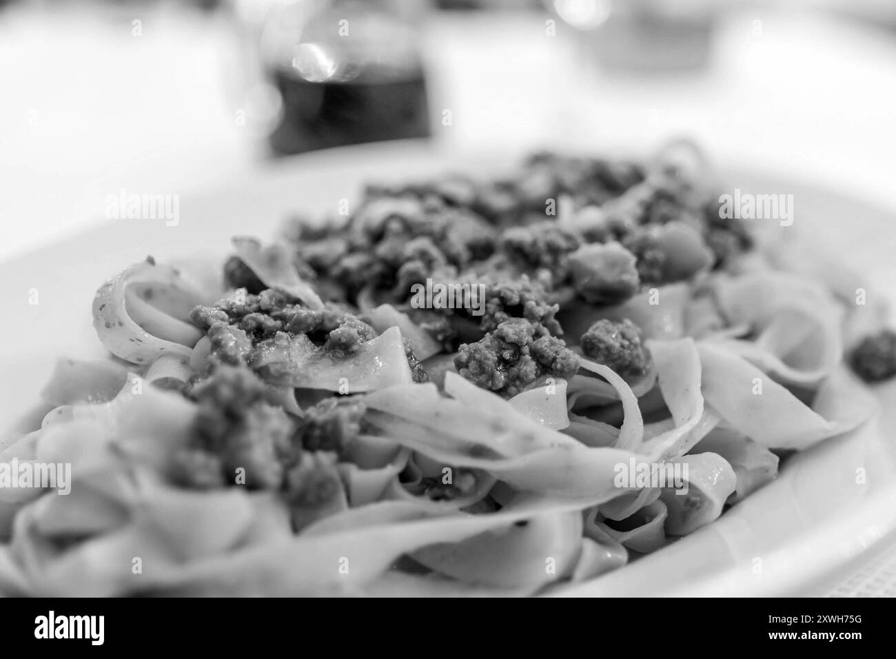 Style traditionnel Spaghetti bolognaise à Bologne Italie en noir et blanc Banque D'Images