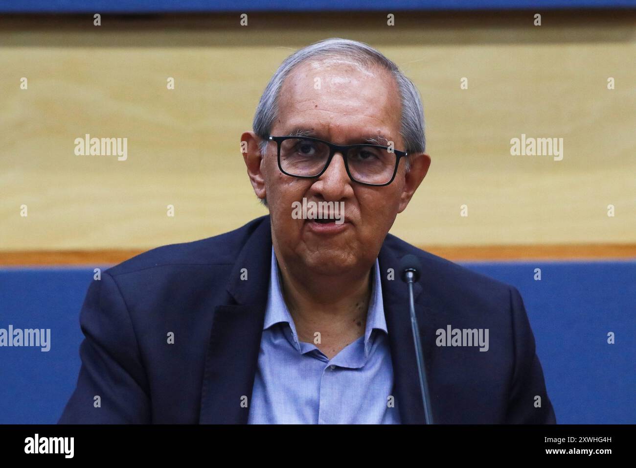 Mexique, Mexique. 19 août 2024. Dr Raul Trejo Delarbre, chercheur à l'Institut de recherche sociale de l'Université nationale autonome du Mexique (UNAM), prend la parole lors d'une conférence de presse la désinformation exige-t-elle une éducation aux médias à la Tour du Recteur de l'UNAM. Crédit : SOPA images Limited/Alamy Live News Banque D'Images