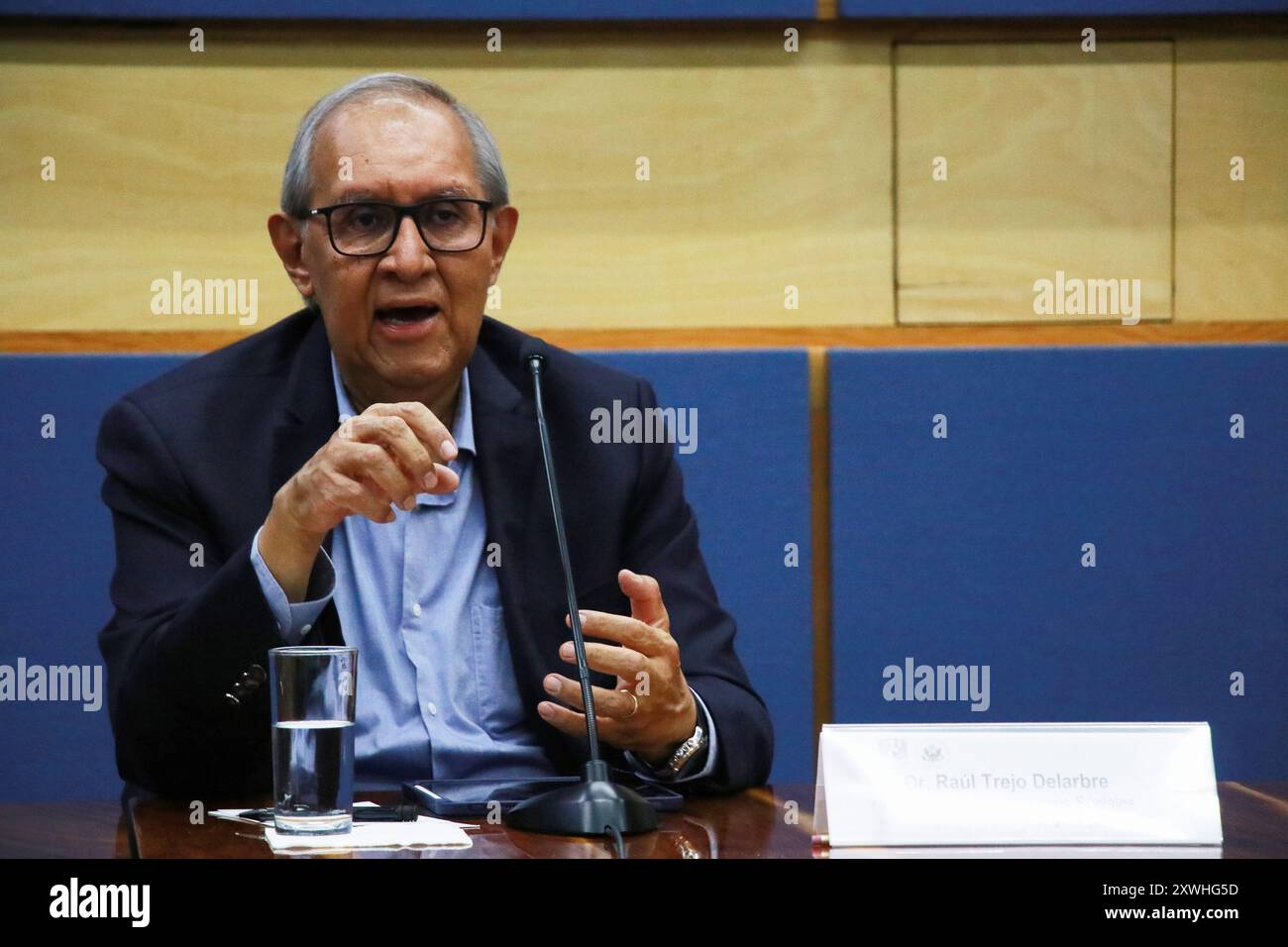 Mexique, Mexique. 19 août 2024. Dr Raul Trejo Delarbre, chercheur à l'Institut de recherche sociale de l'Université nationale autonome du Mexique (UNAM), prend la parole lors d'une conférence de presse la désinformation exige-t-elle une éducation aux médias à la Tour du Recteur de l'UNAM. Crédit : SOPA images Limited/Alamy Live News Banque D'Images