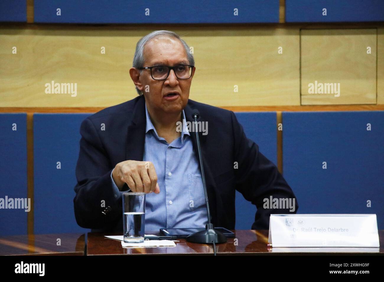 Mexique, Mexique. 19 août 2024. Dr Raul Trejo Delarbre, chercheur à l'Institut de recherche sociale de l'Université nationale autonome du Mexique (UNAM), prend la parole lors d'une conférence de presse la désinformation exige-t-elle une éducation aux médias à la Tour du Recteur de l'UNAM. (Photo de Luis Tovar/SOPA images/SIPA USA) crédit : SIPA USA/Alamy Live News Banque D'Images