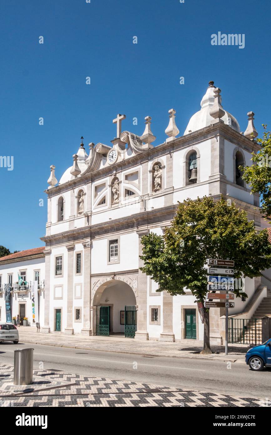 La façade baroque du début du 18c du couvent et de l'église notre-Dame du Cardal (Igreja de Nossa Senhora do Cardal) à Pombal, Leiria, Portugal Banque D'Images