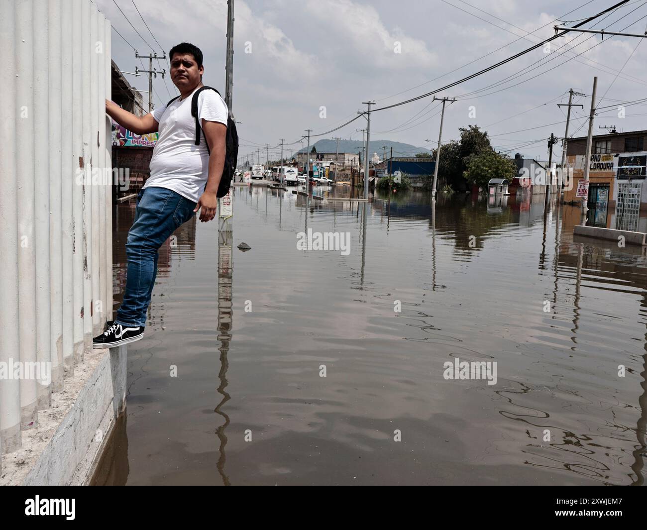 Chalco, Mexique. 19 août 2024. Pendant dix-huit jours consécutifs, de fortes pluies ont touché des milliers de personnes, provoquant des inondations atteignant un mètre et demi de haut ; cela a généré de grandes pertes matérielles et économiques ; parallèlement à cette situation, les eaux usées affectent la santé des habitants du quartier de Culturas de Mexico et des environs le 19 août 2024 à Chalco, État de Mexico, Mexique. (Photo de Josue Perez/Sipa USA) crédit : Sipa USA/Alamy Live News Banque D'Images