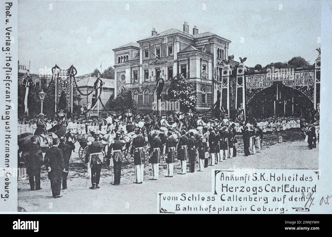 Historique, restauré numériquement reproduction d'un original du 19ème siècle, date d'enregistrement non indiquée, carte postale à l'occasion de l'arrivée du duc Carl Eduard de Château Callenberg, 1905, à la place de la gare à Cobourg, haute-Franconie, Bavière, Allemagne, Historisch, Digital restaurierte Reproduktion von einer Vorlage aus dem 19. Jahrhundert, date du record non indiquée, Postkarte anläßlich der Ankunft von Herzog Carl Eduard von Schloß Callenberg, auf dem Bahnhofsplatz in Coburg, Oberfranken, Bayern, Deutschland Banque D'Images