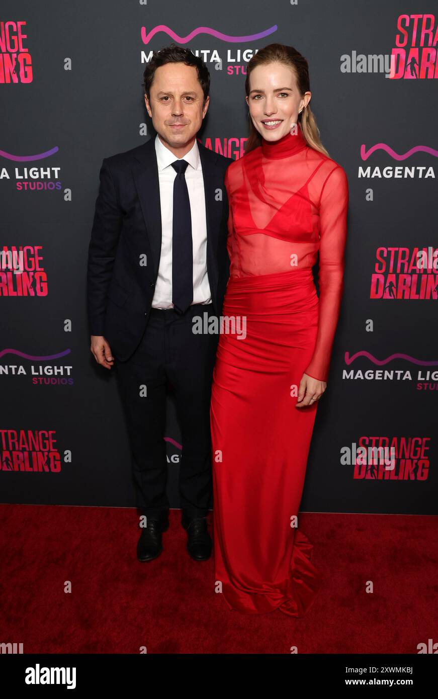 Los Angeles, CA. 19 août 2024. Giovanni Ribisi, Willa Fitzgerald à la première de Strange Darling au DGA Theater de Los Angeles, Californie, le 19 août 2024. Crédit : Faye Sadou/Media Punch/Alamy Live News Banque D'Images