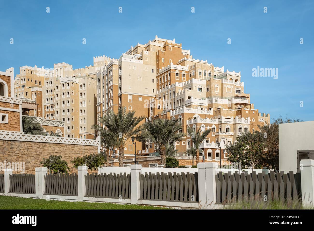 Façade d'un Resort Living Kingdom of Sheba et Wyndham Residences The Palm situé sur Arabia Felix Island Dubai UAE. Hôtels luxueux de Palm Jumeirah Banque D'Images