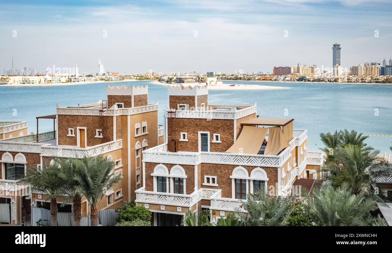 Façade d'un Wyndham Residences The Palm situé sur Arabia Felix Island Dubai UAE. Hôtels luxueux de Palm Jumeirah-Jan 28,2024-photo de voyage, personne Banque D'Images