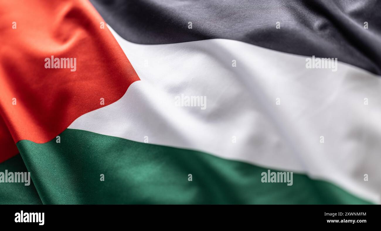 Drapeau palestinien soufflant dans le vent - gros plan. Banque D'Images