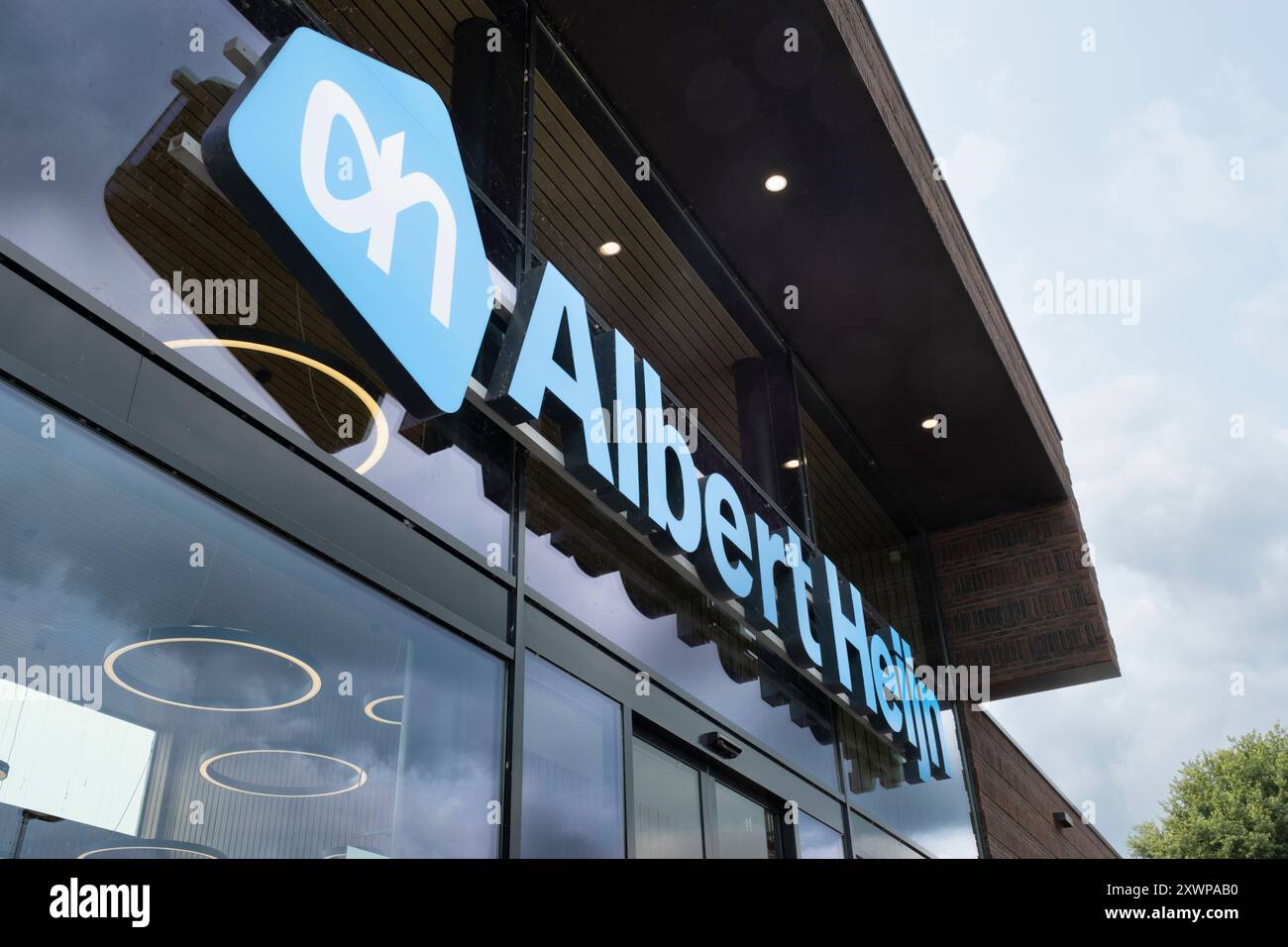 Boutique façade Albert Heijn. Albert Heijn est la plus grande chaîne de supermarchés hollandaise et une marque clé d'Ahold Delhaize, un groupe international de distribution alimentaire Banque D'Images