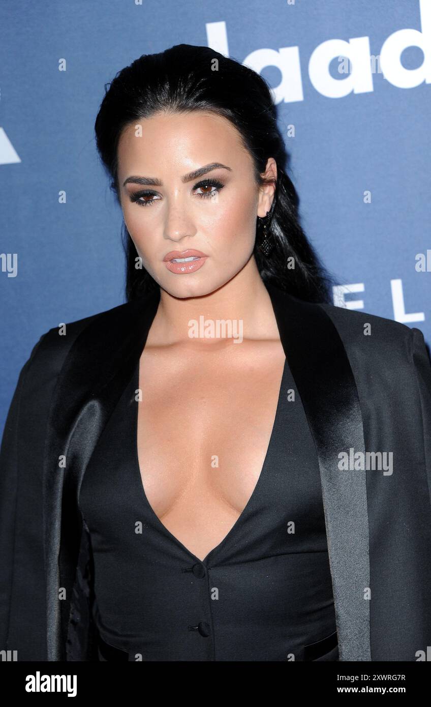 Demi Lovato aux prix annuels de médias GLAAD 27th qui se tiennent à l'hôtel Beverly Hilton de Beverly Hills, aux États-Unis, sur 2 avril 2016. Banque D'Images