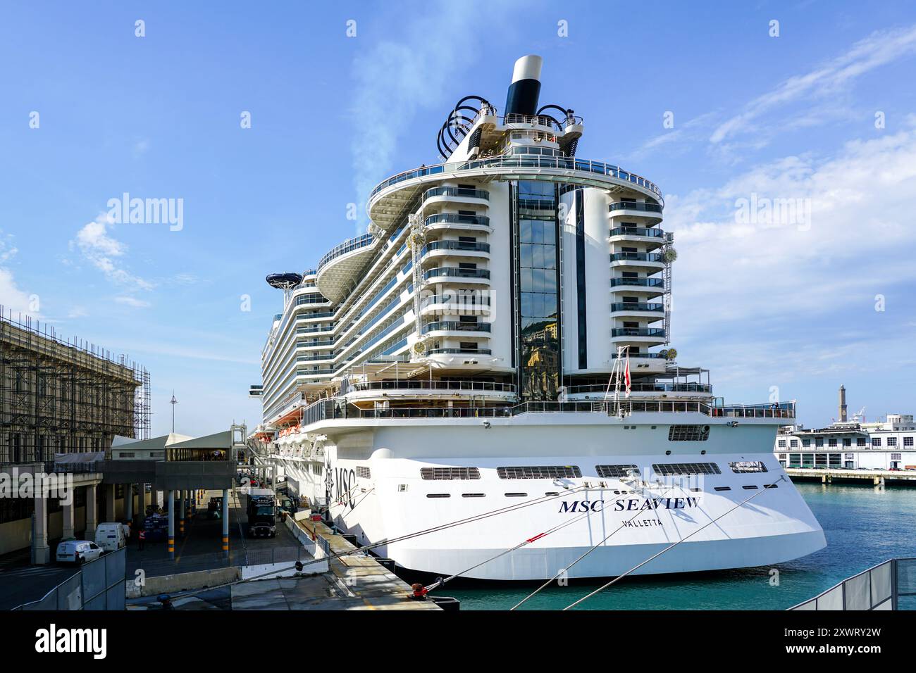 Gênes, Italie- 27 mai 2024 : bateau de croisière moderne de luxe MSC Seaview au terminal de passagers du port de Gênes, vue arrière Banque D'Images