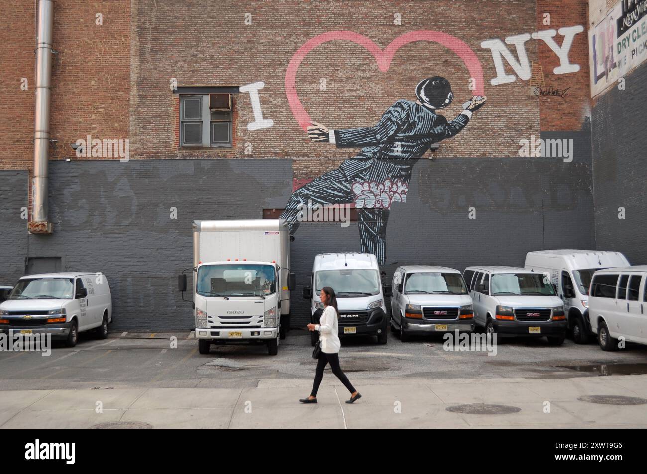 New York, États-Unis. 19 août 2024. Une murale de rue est vue sur un mur à Manhattan, New York. (Crédit image : © Jimin Kim/SOPA images via ZUMA Press Wire) USAGE ÉDITORIAL SEULEMENT! Non destiné à UN USAGE commercial ! Banque D'Images