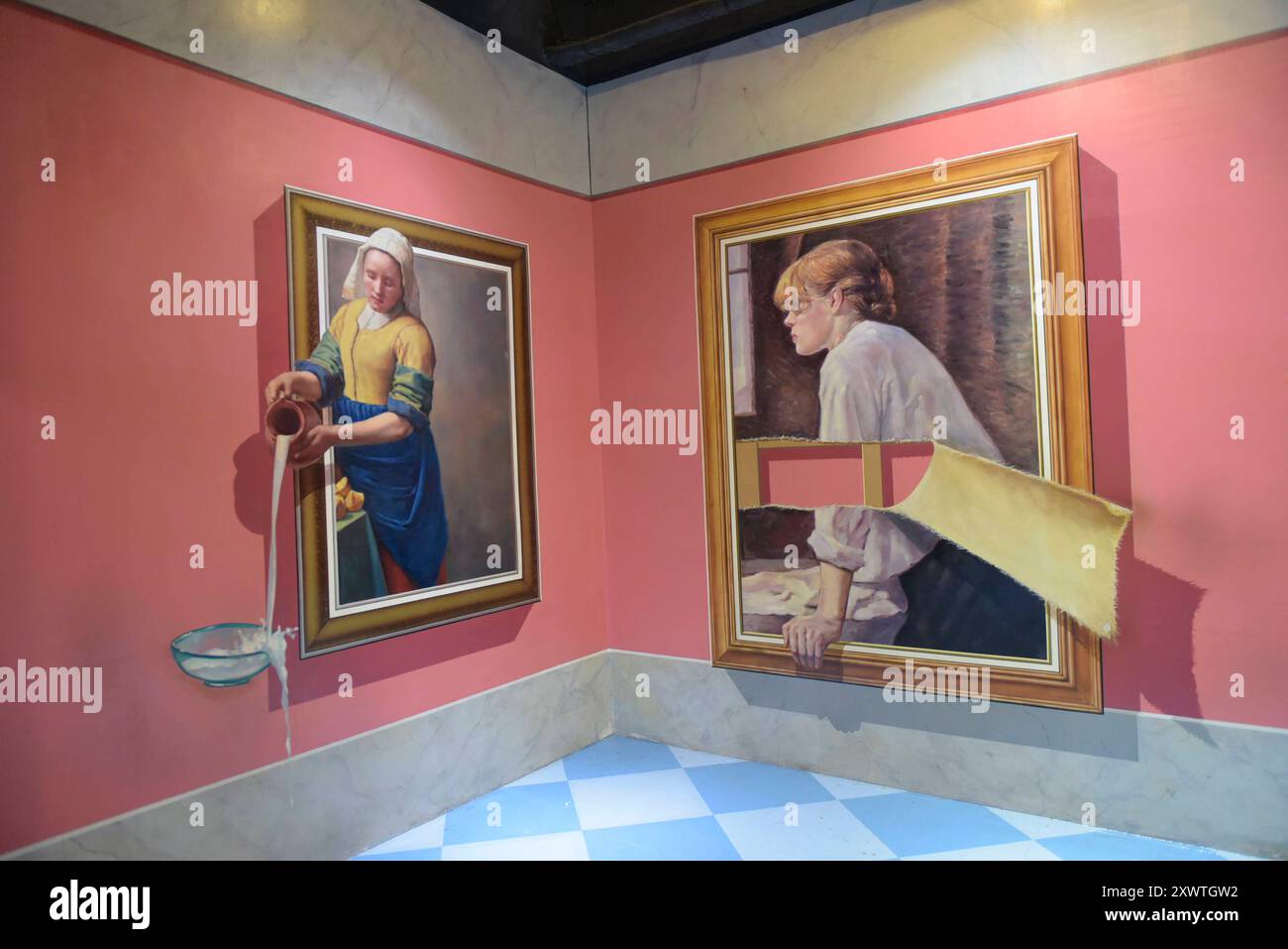 In der Straße Jl. Pintu Besar Utara befindet sich das sehenswerte Magic Art 3D. Unter anderem werden hier Kunstwerke berühmter Maler verfremdet gezeigt. *** Dans la rue Jl Pintu Besar Utara est le Magic Art 3D Museum, qui vaut bien une visite. Entre autres choses, des œuvres d'art de peintres célèbres sont montrées ici sous une forme aliénée Banque D'Images