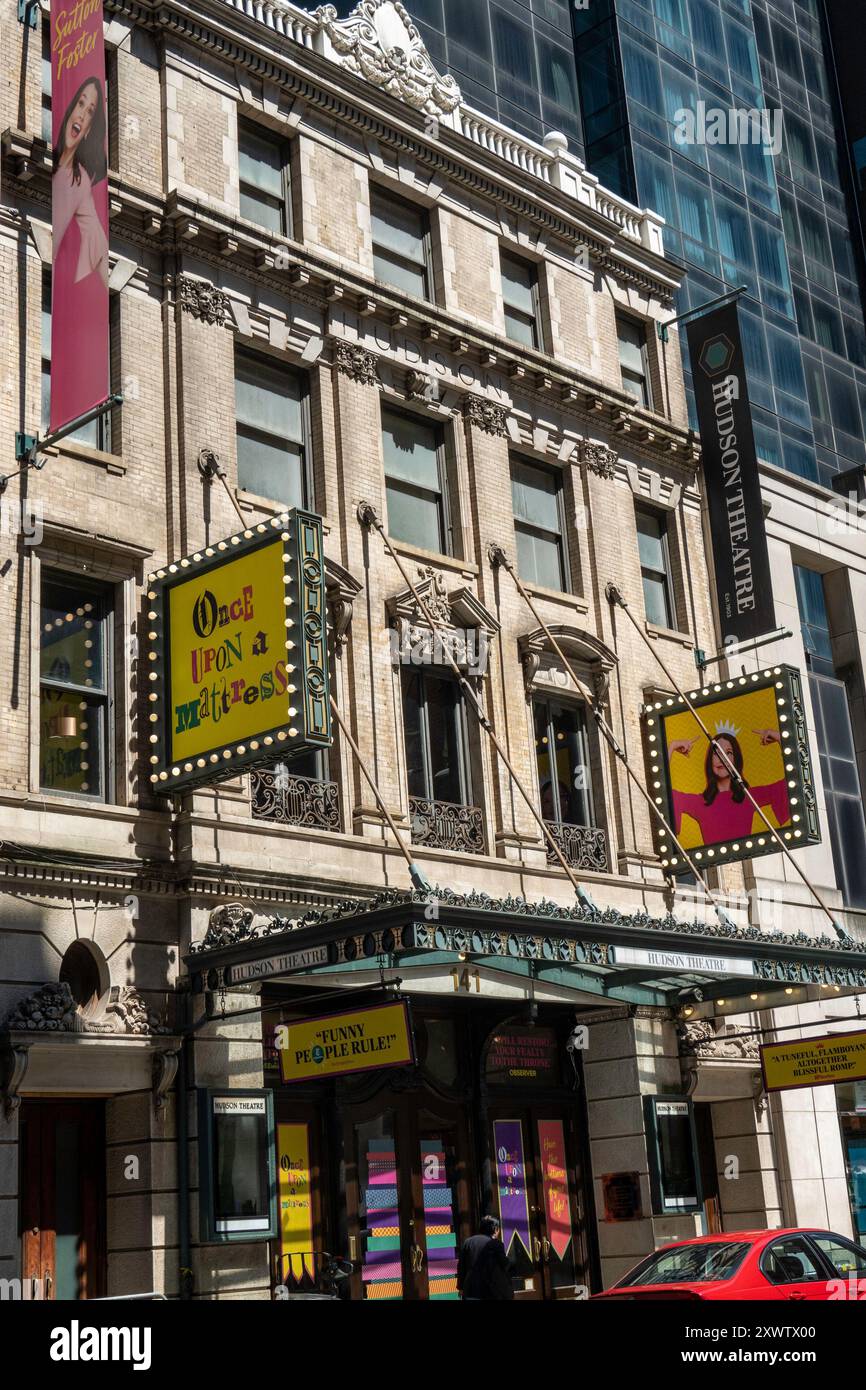 Hudson Theatre Marquee 'Once Upon a Mattress' au Millennium Broadway Hotel, NYC USA 2024 Banque D'Images